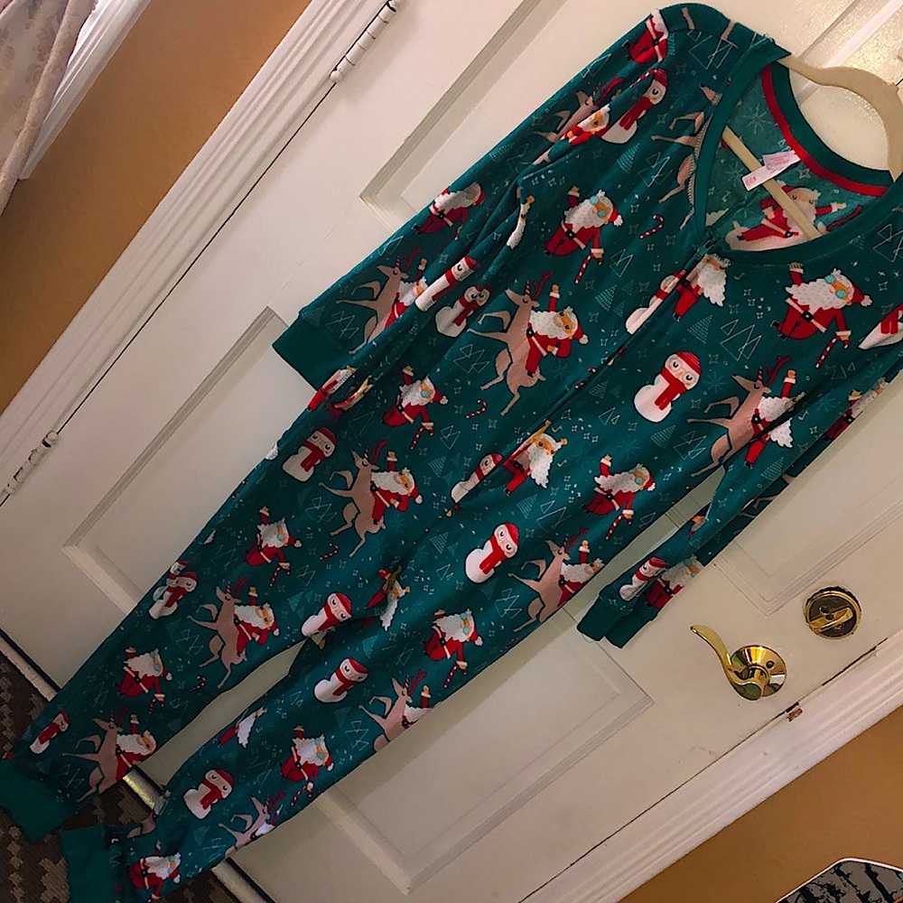 Women Green Christmas Onesie/Jumpsuit style Pajamas size M/L